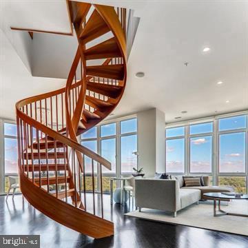 ONE PARK CREST CONDOMINIUM - Residential Lease