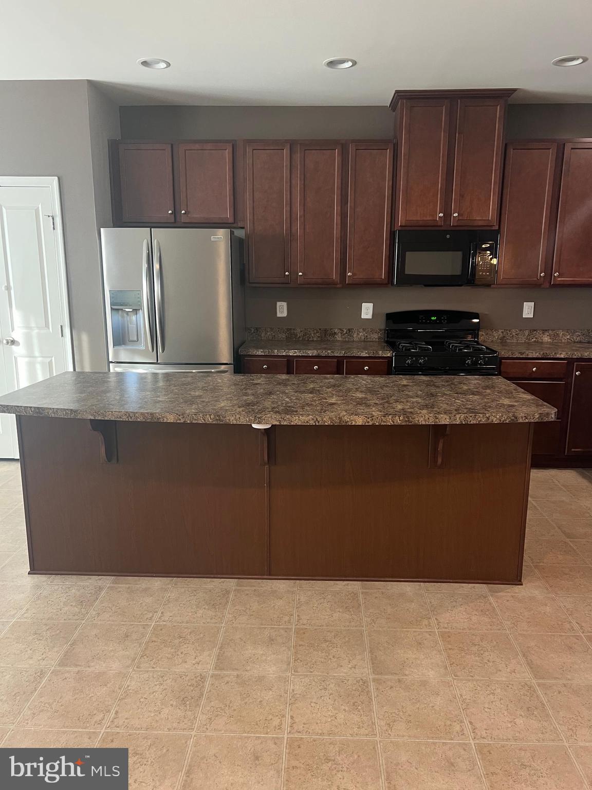 RAPPAHANNOCK LANDING - Residential Lease