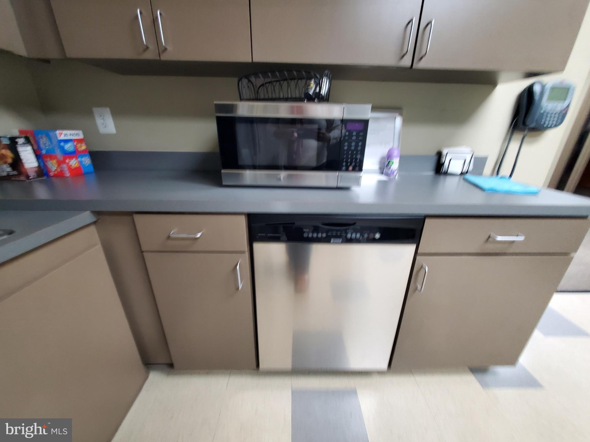 OAK HILL BUSINESS CENTER - Commercial Lease