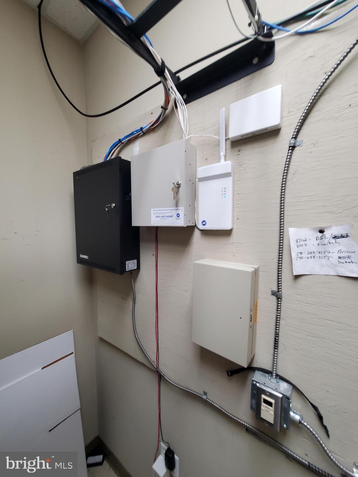 OAK HILL BUSINESS CENTER - Commercial Lease