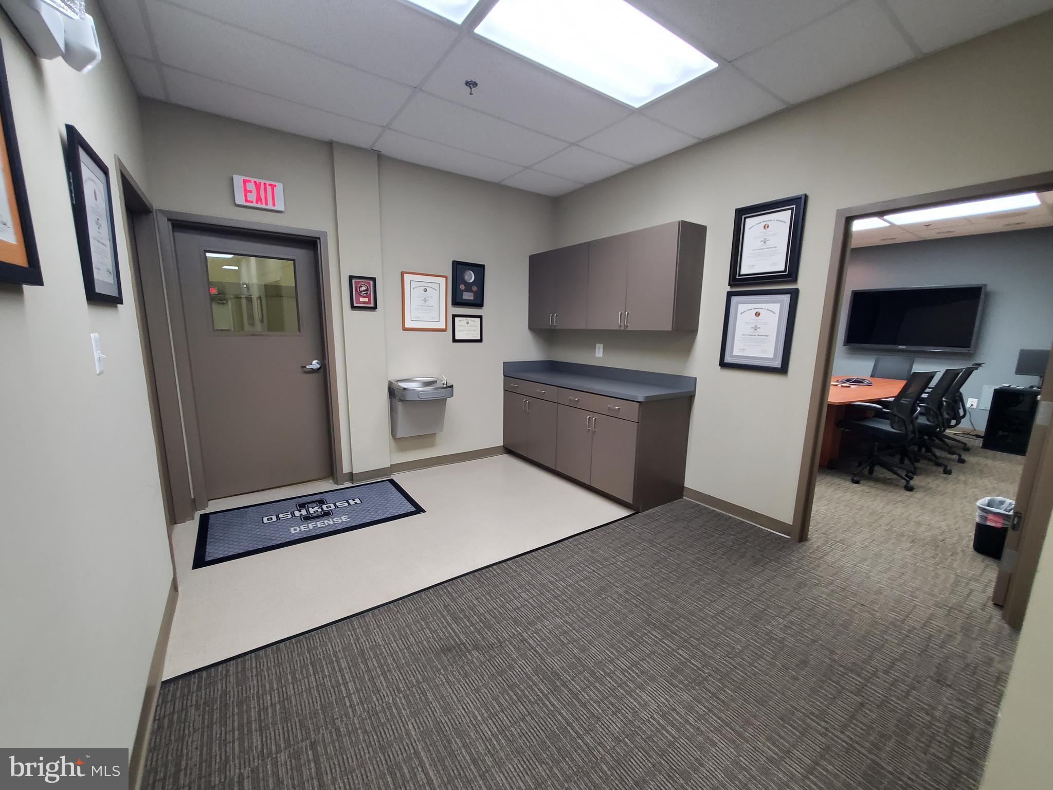 OAK HILL BUSINESS CENTER - Commercial Lease