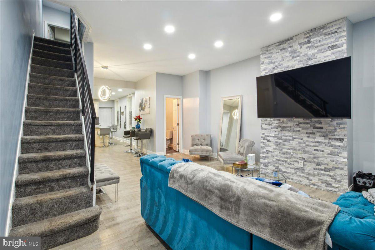 STRAWBERRY MANSION - Residential