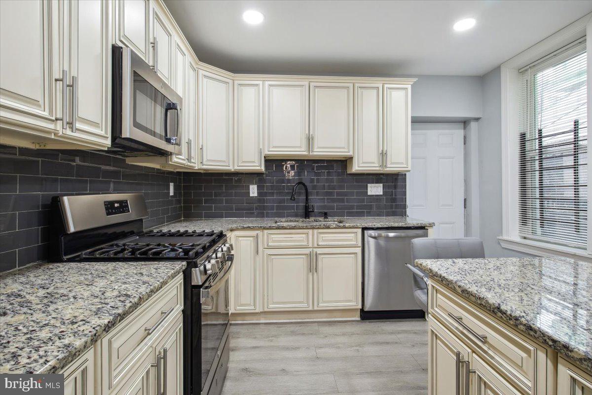 STRAWBERRY MANSION - Residential