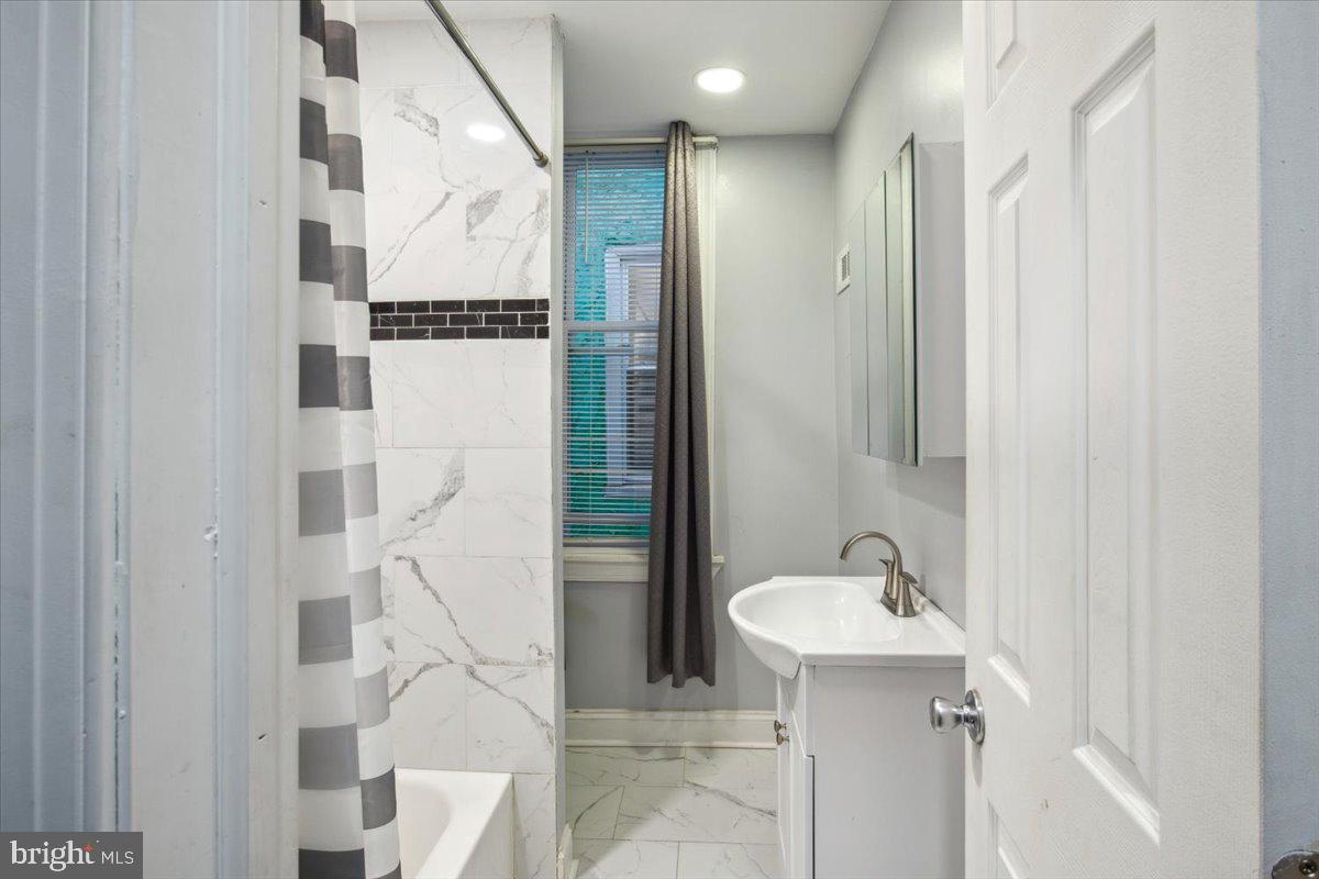 STRAWBERRY MANSION - Residential