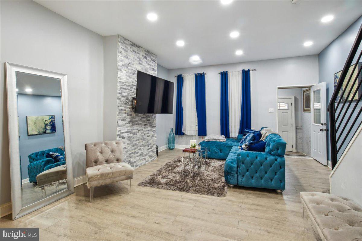 STRAWBERRY MANSION - Residential