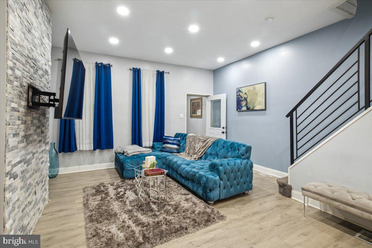 STRAWBERRY MANSION - Residential