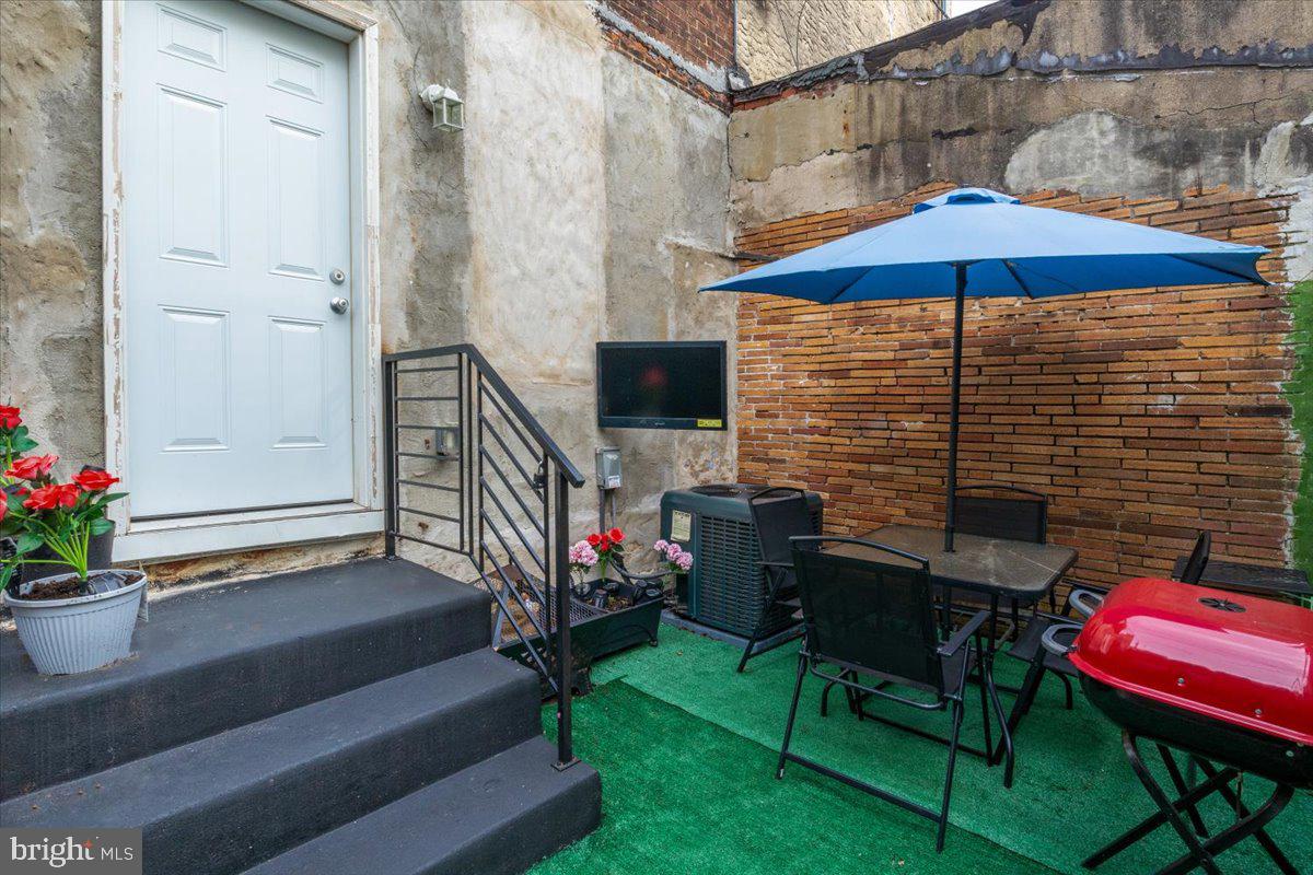 STRAWBERRY MANSION - Residential