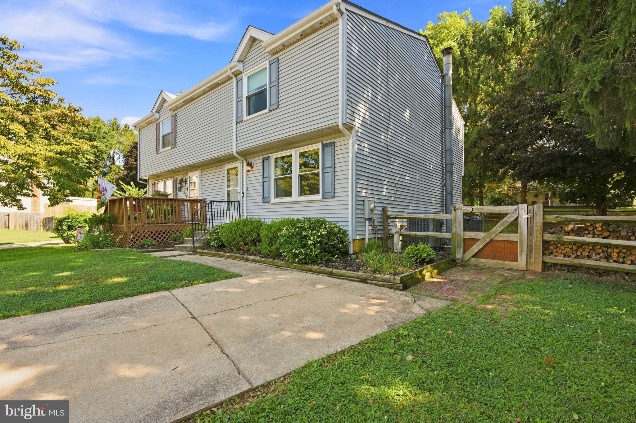 1009 FOXCROFT COURT