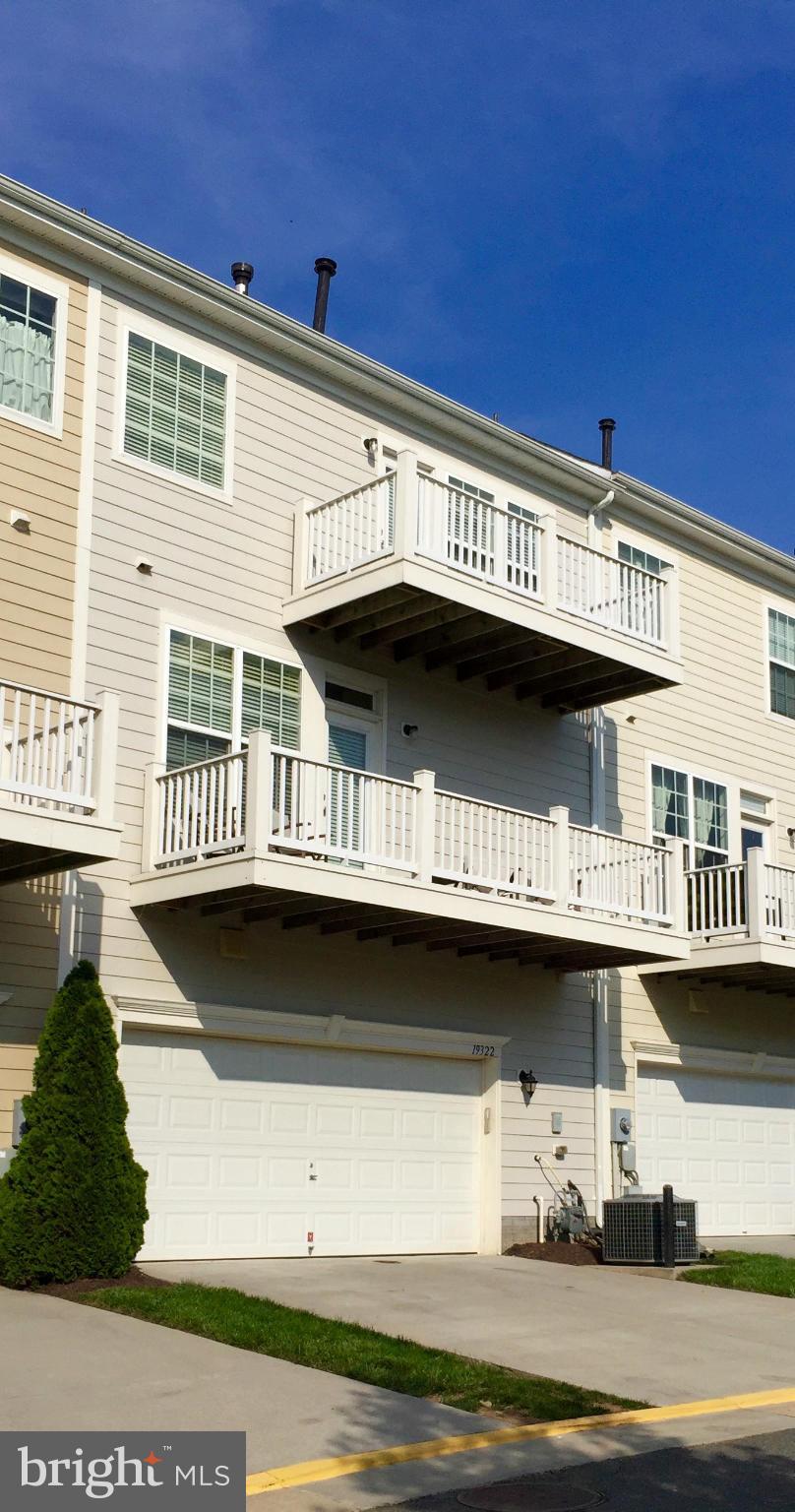 LANSDOWNE TOWN CENTER - Residential Lease