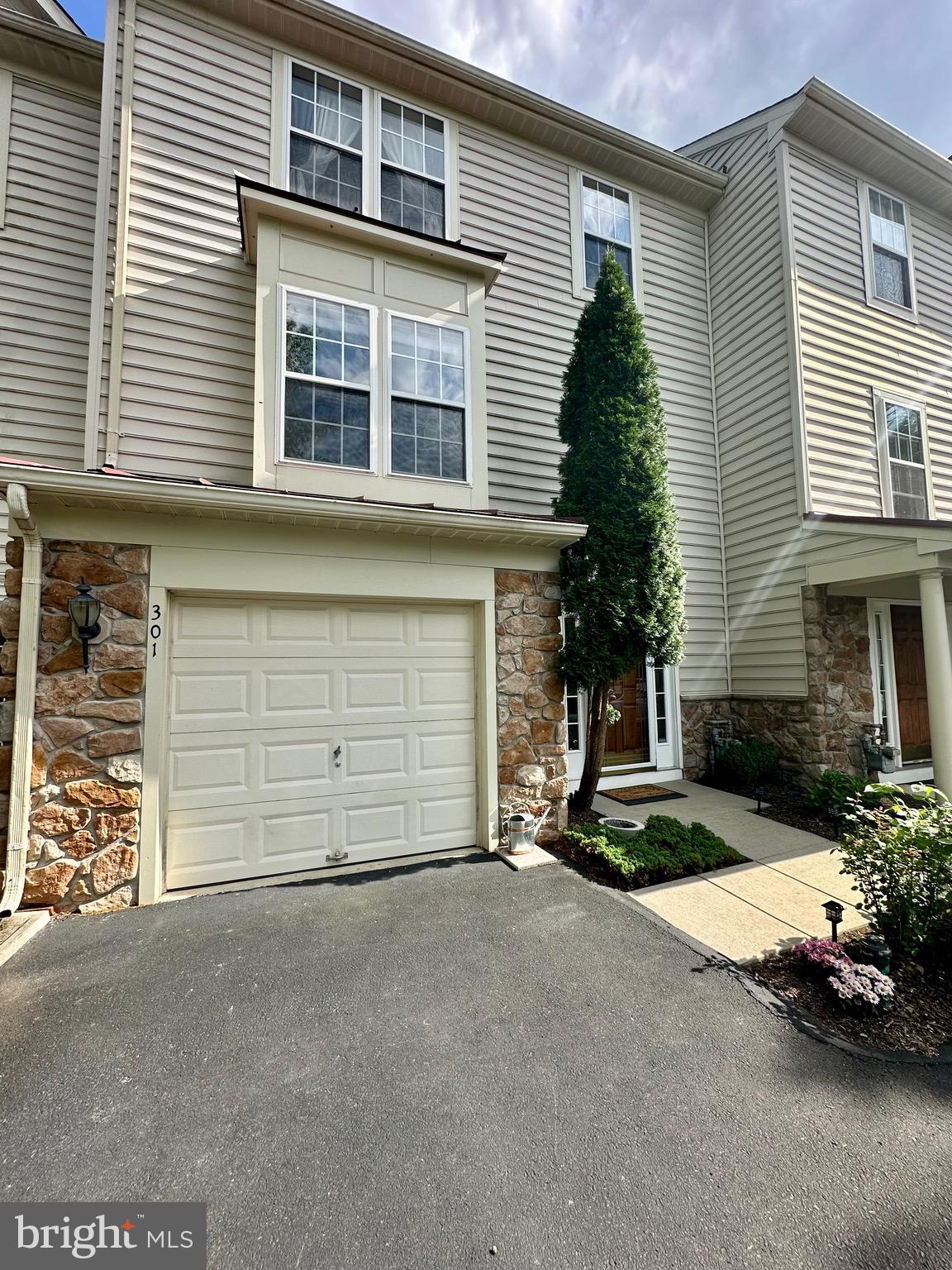301 DEVON COURT