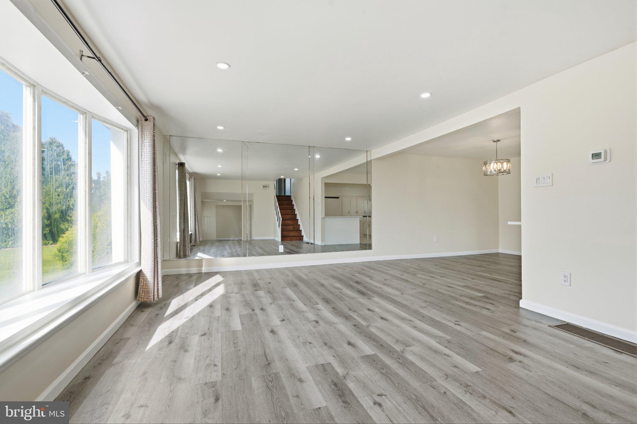 809 REGINA STREET
