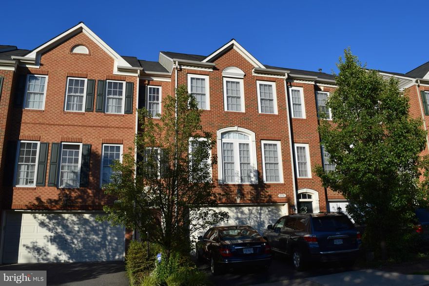 Gorgeous Townhouse 3BR, 2F, 2F, Granite Counters, Hardwood Floors in Main, Deck with Fence, Bright and Clean, Much More..