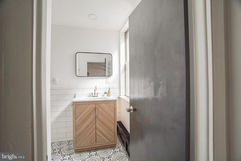 2033 S WATTS STREET PHILADELPHIA PA 19148