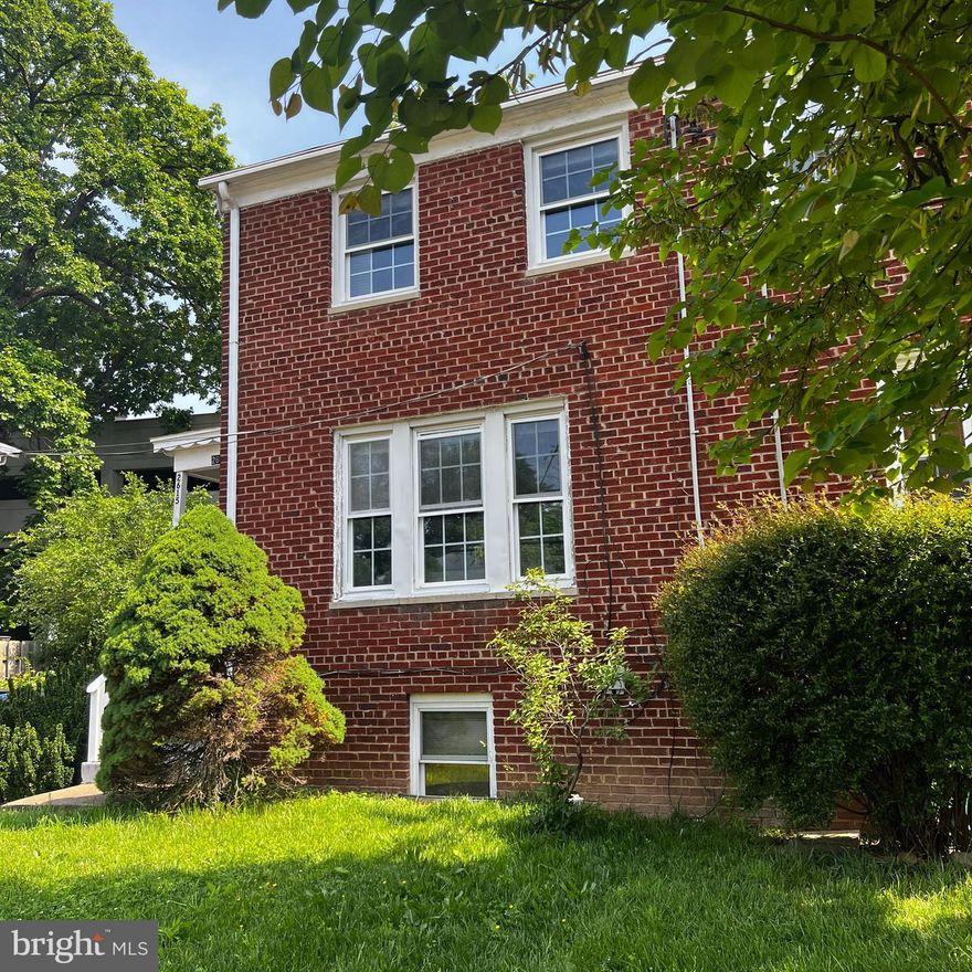 Discover this centrally located gem, offering the perfect blend of convenience and charm! Situated just steps away from dining and shopping as well as LA Fitness gym, this 3-bedroom, 2-bathroom home is a dream come true. The renovated kitchen and dining area create a modern and stylish space that flows effortlessly to sunlit living room. Upstairs, you'll find two bedrooms and a well-appointed bathroom. Step to the lower level and be greeted by spacious basement with additional bedroom and bathroom. The best part of this home is the private, and fenced backyard. With easy access to the 395 highway, commuting is a breeze. Don't miss out on this incredible opportunity to rent a conveniently located and beautifully updated home!