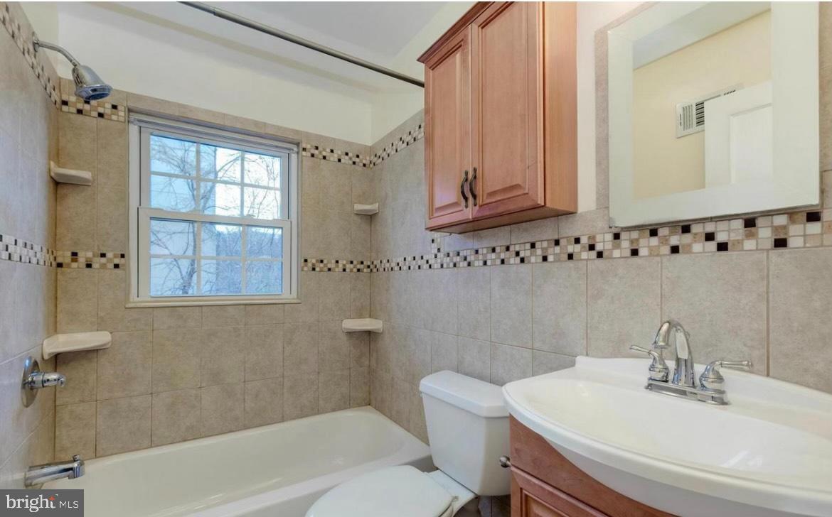 LONG BRANCH PARK - Residential Lease