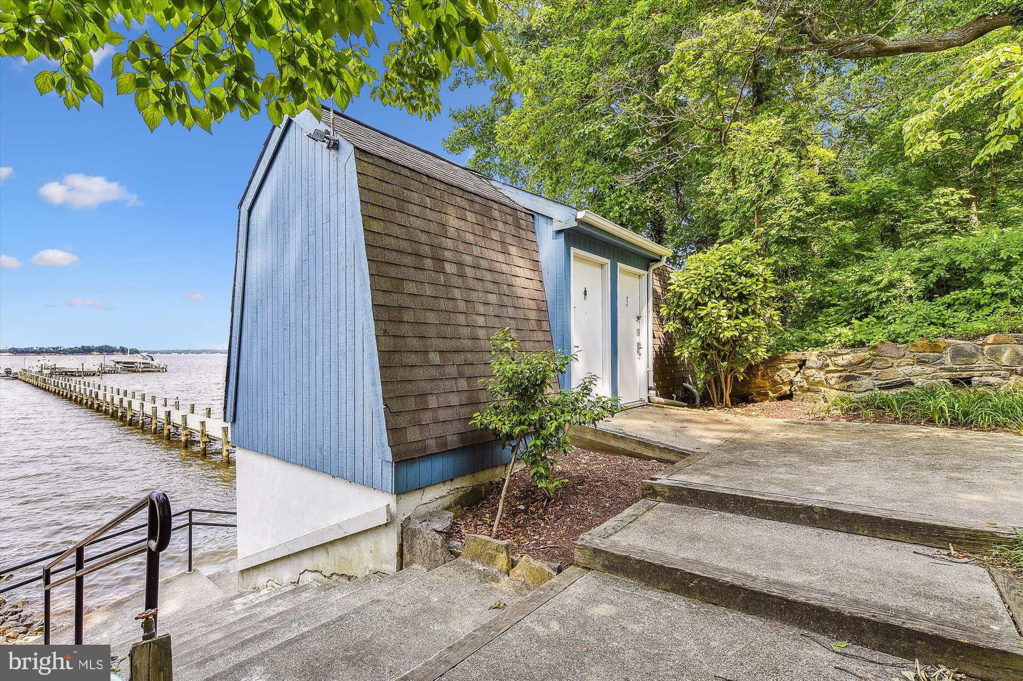 STONINGTON - Residential