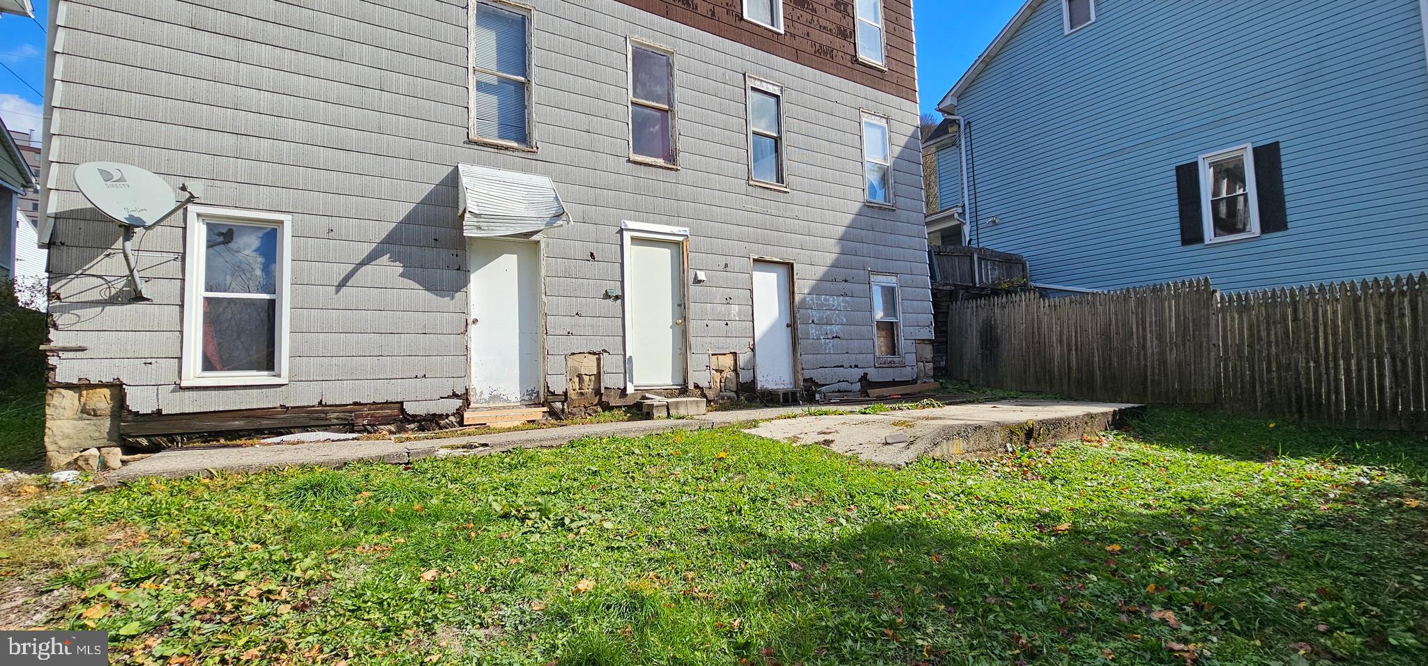 922-924 VON LUNEN ROAD