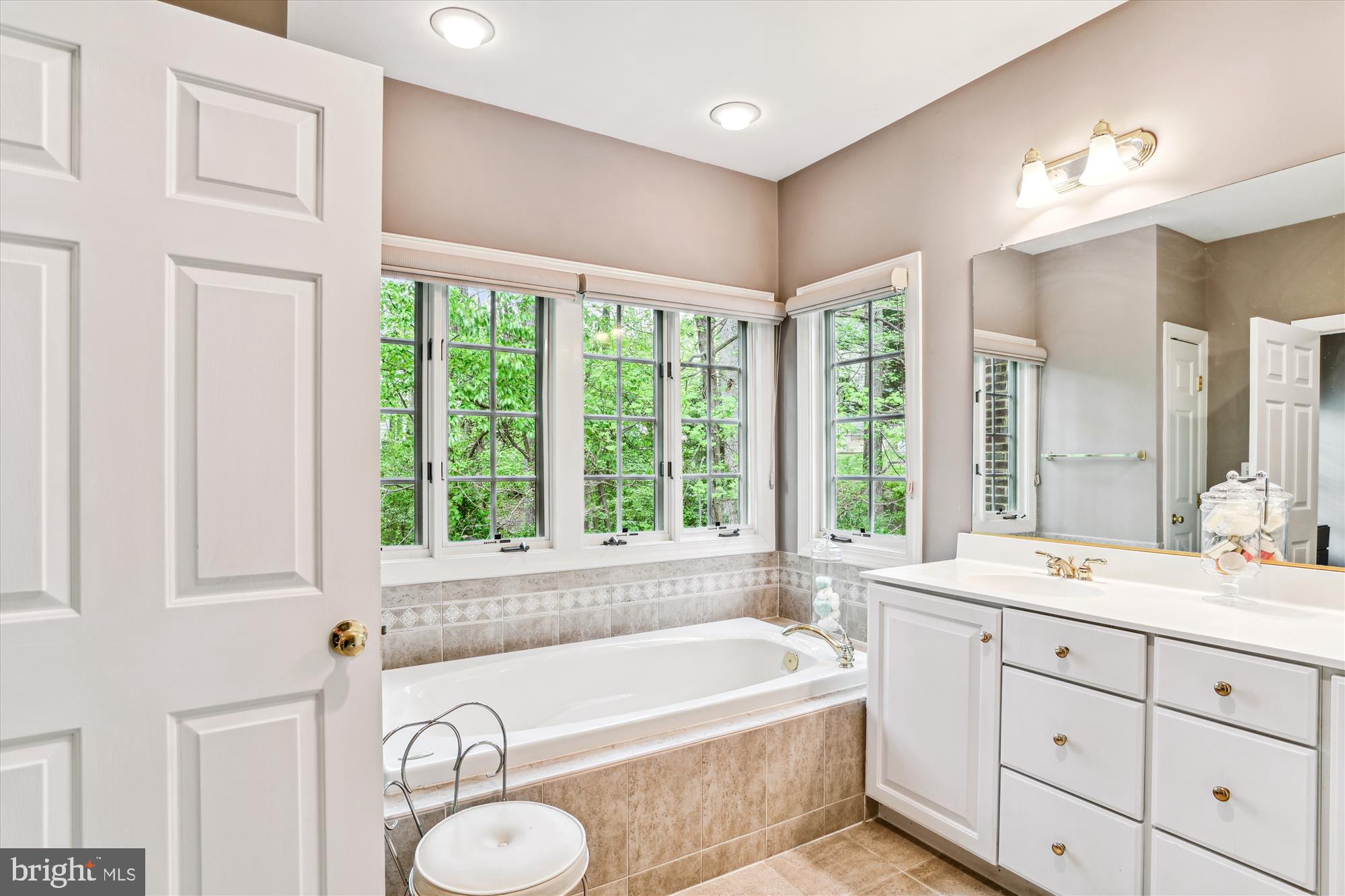 SOUTH RIVER COLONY - Residential