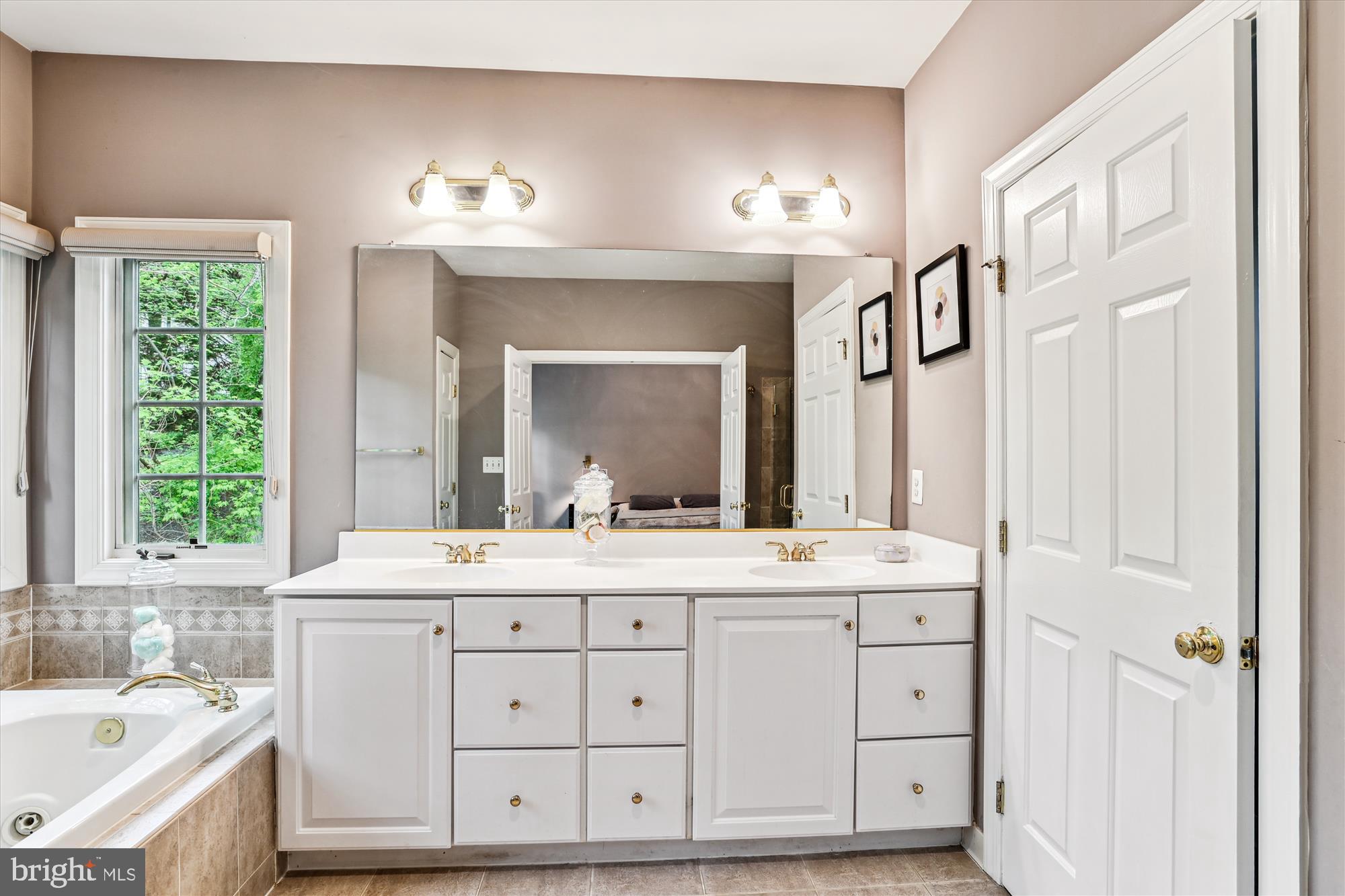 SOUTH RIVER COLONY - Residential