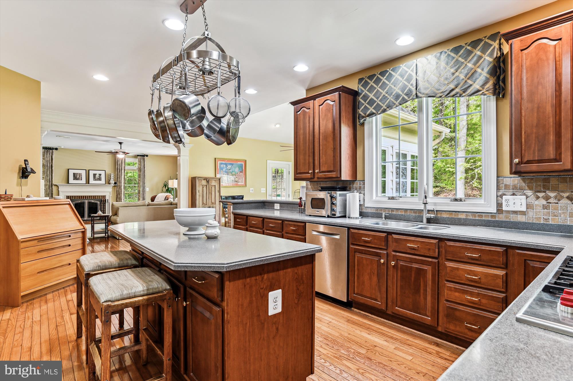 SOUTH RIVER COLONY - Residential