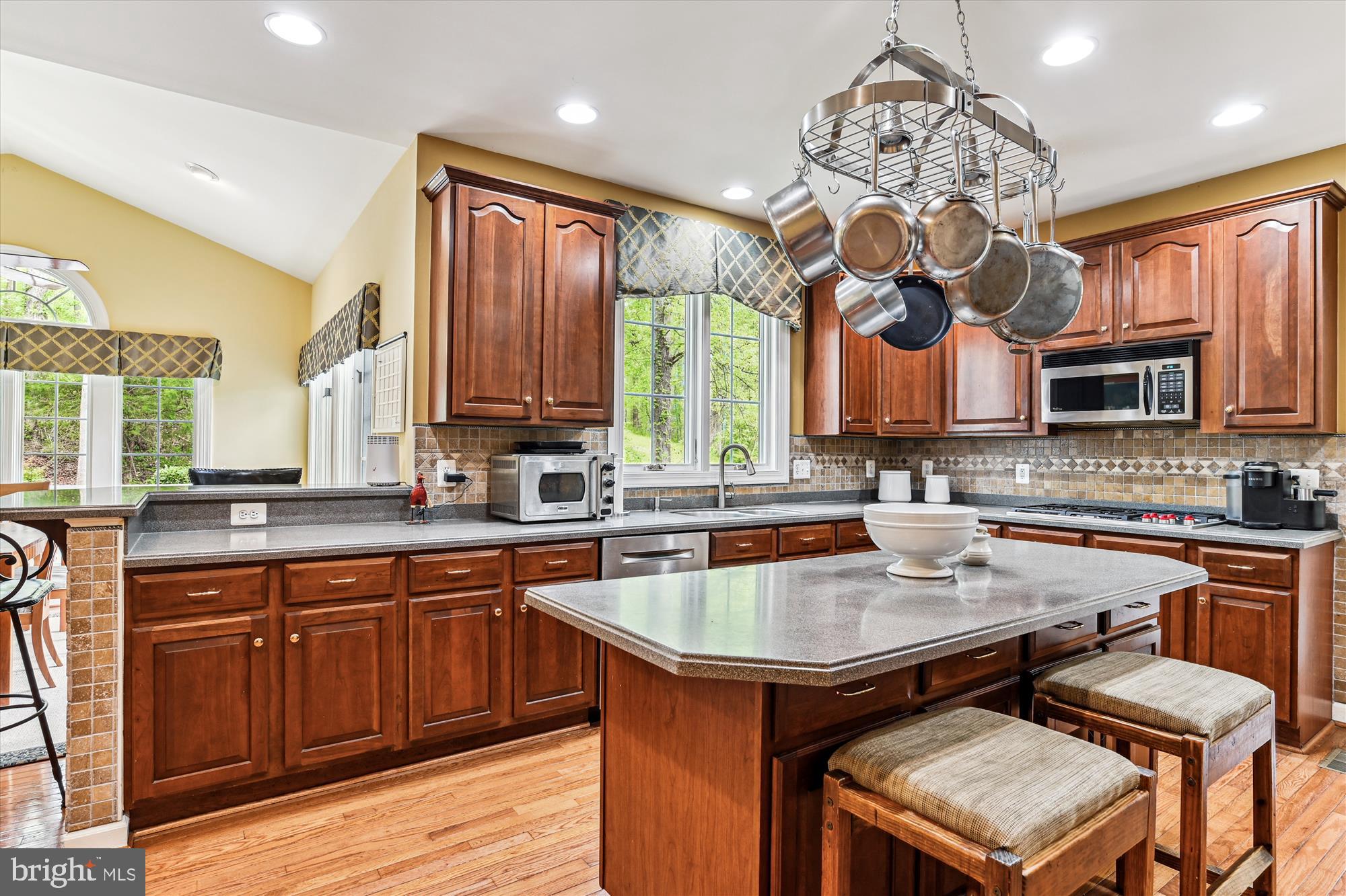 SOUTH RIVER COLONY - Residential