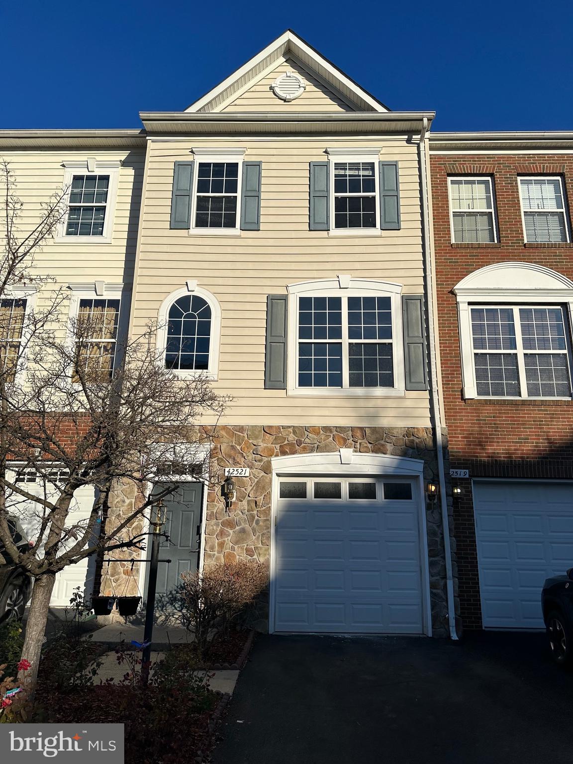 BRAMBLETON LANDBAY - Residential Lease