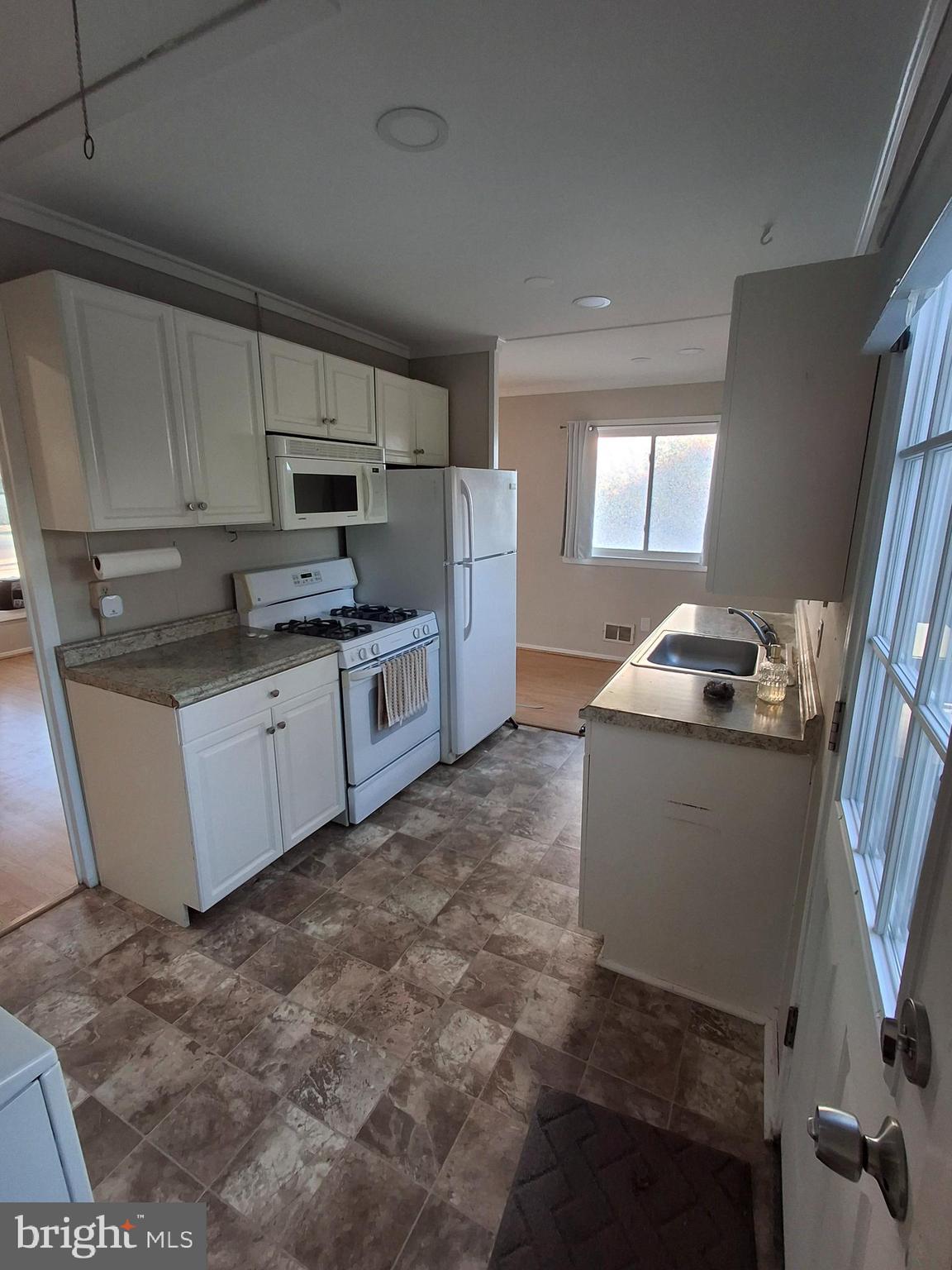 FAIRLAWN-LAUREL - Residential Lease