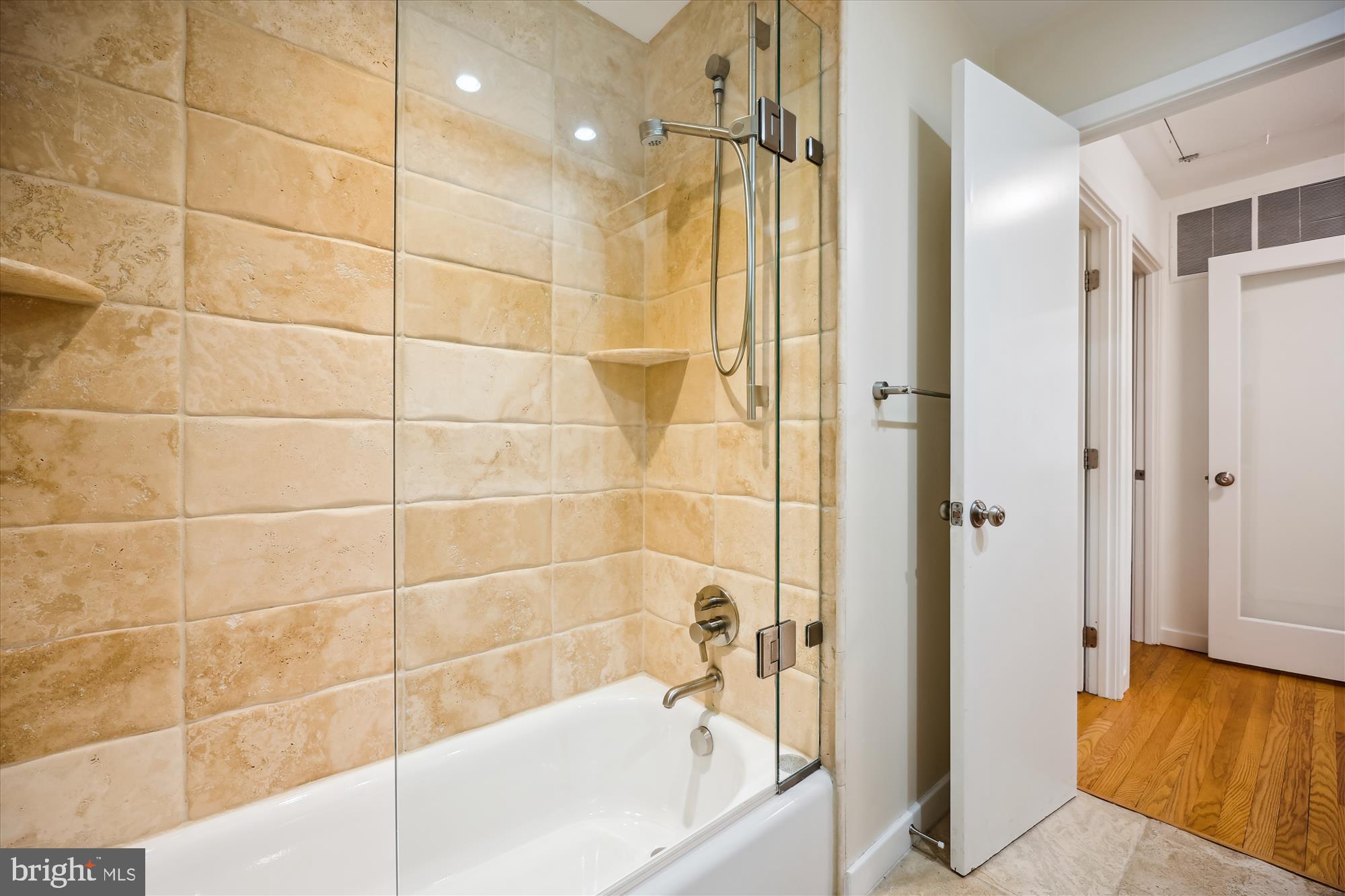 CARDEROCK SPRINGS - Residential