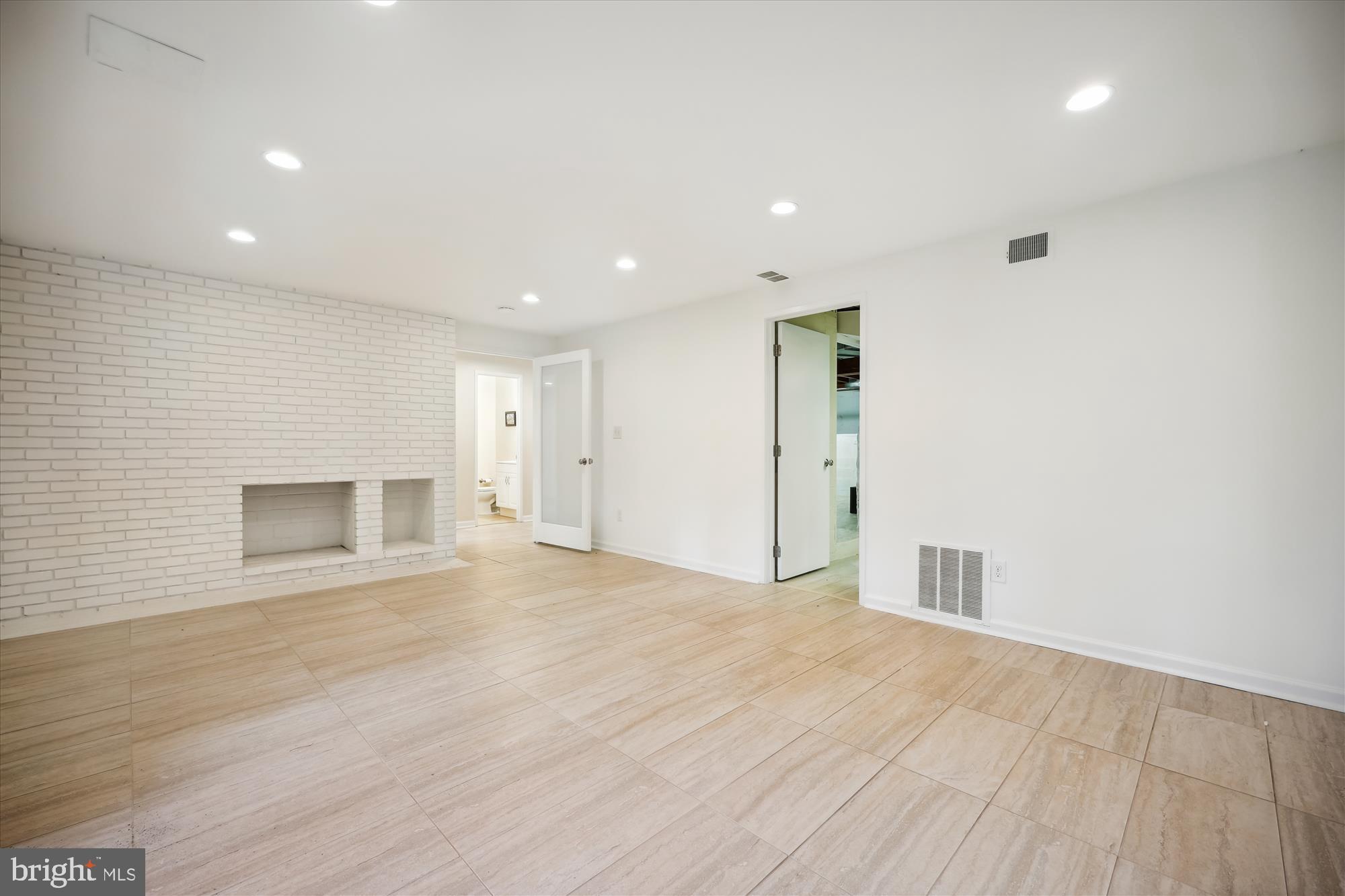 CARDEROCK SPRINGS - Residential