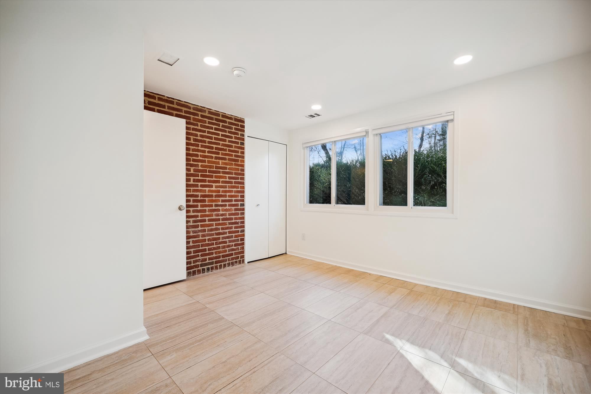 CARDEROCK SPRINGS - Residential