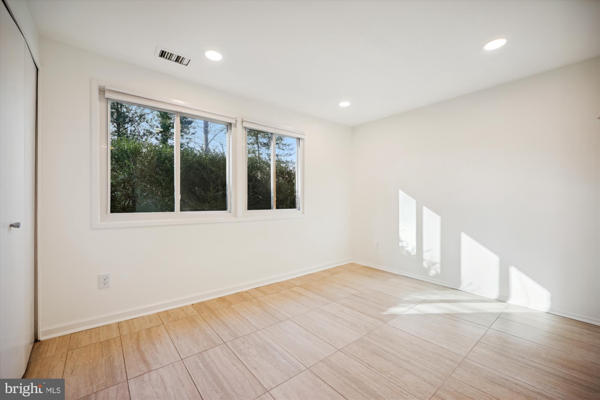 CARDEROCK SPRINGS - Residential