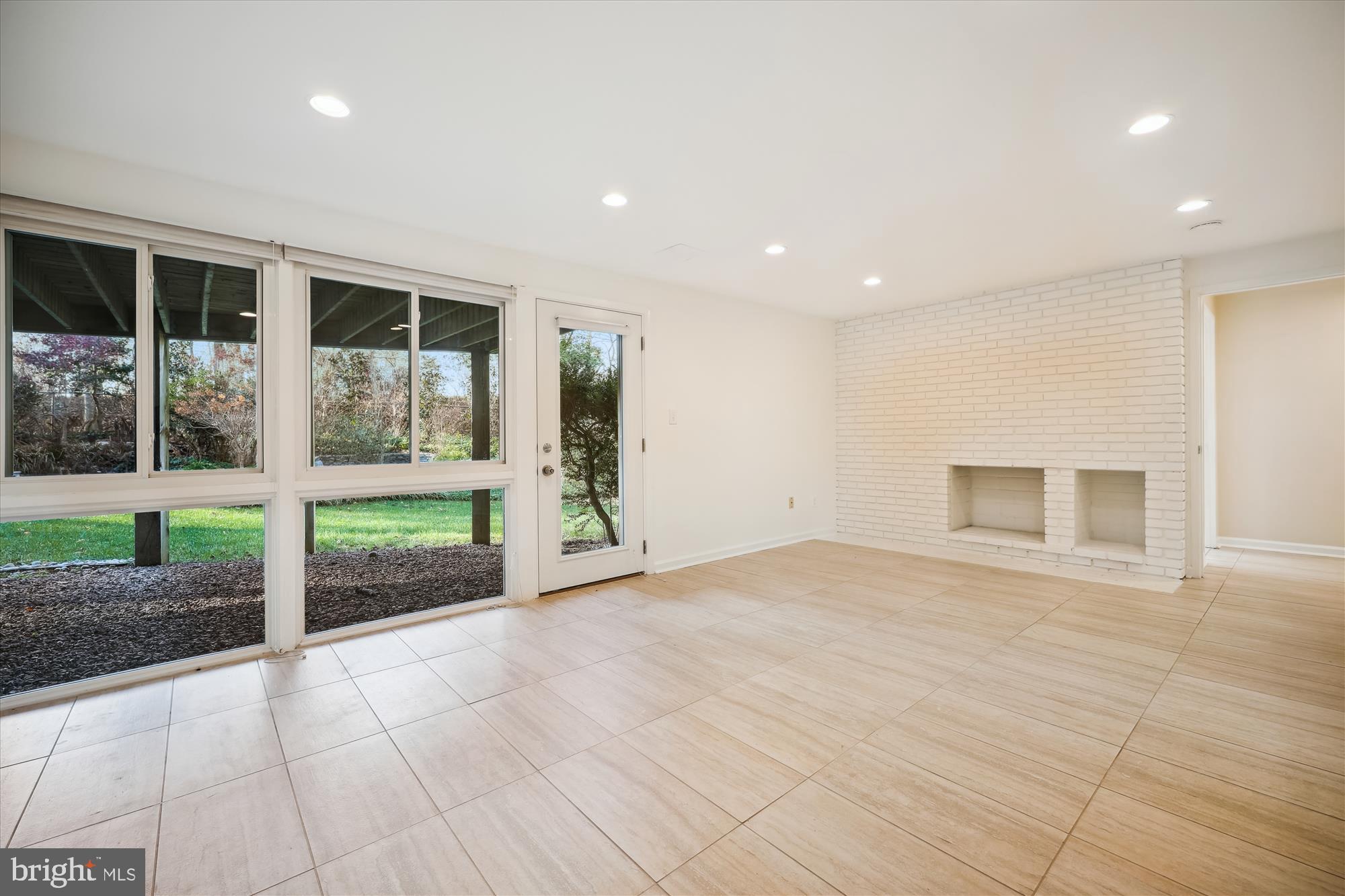 CARDEROCK SPRINGS - Residential