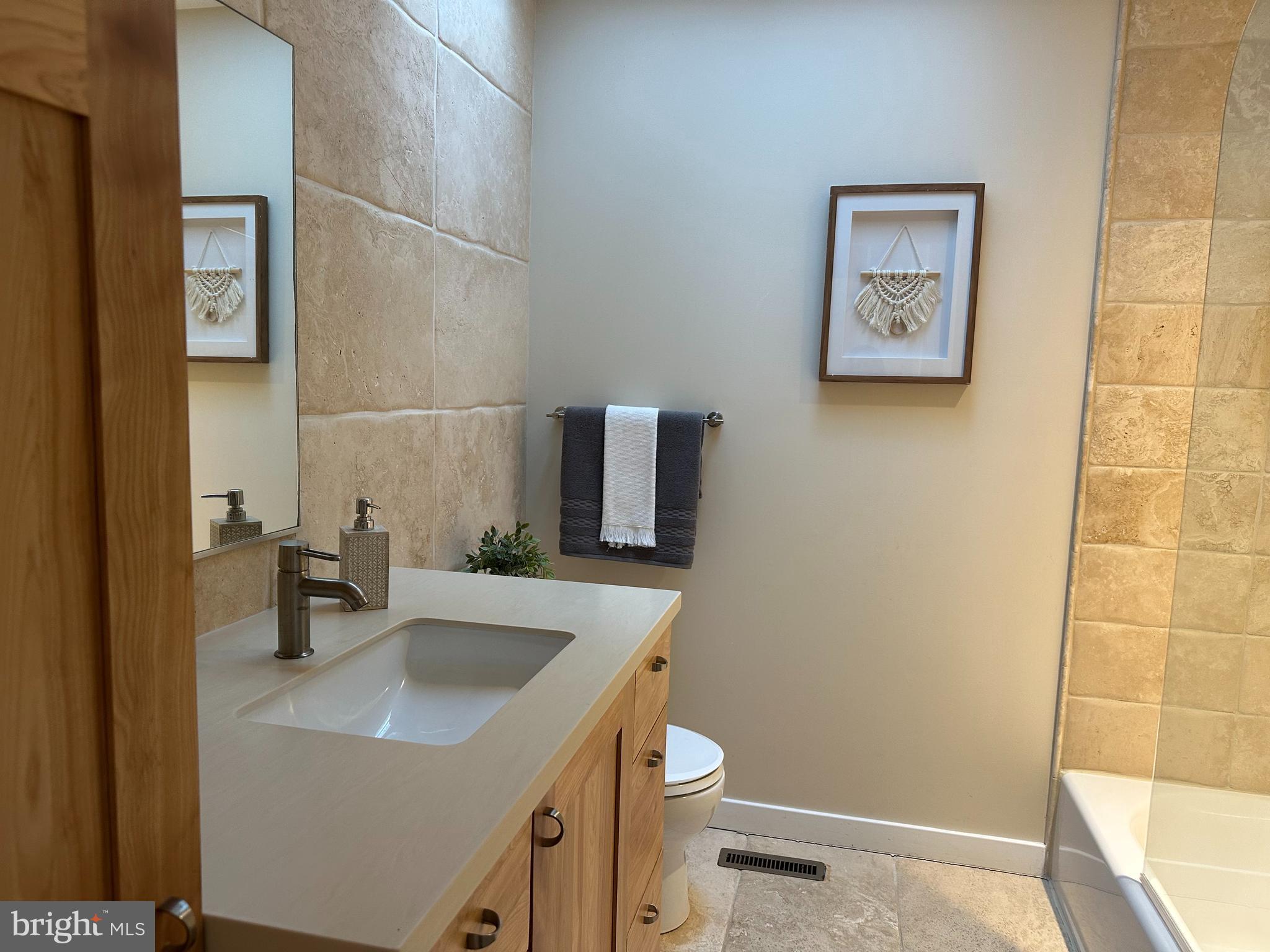 CARDEROCK SPRINGS - Residential