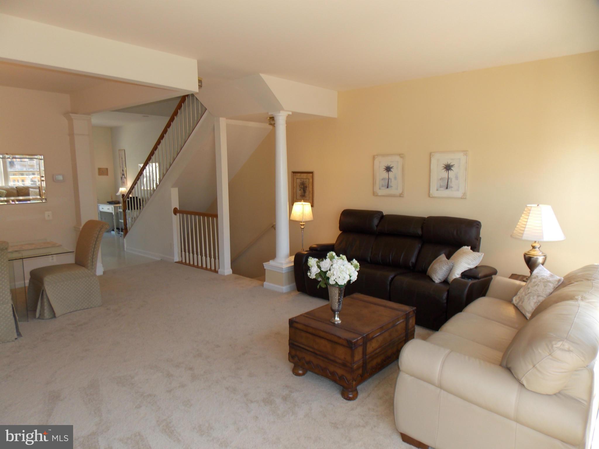 LOUDOUN PARKWAY CENTER - Residential