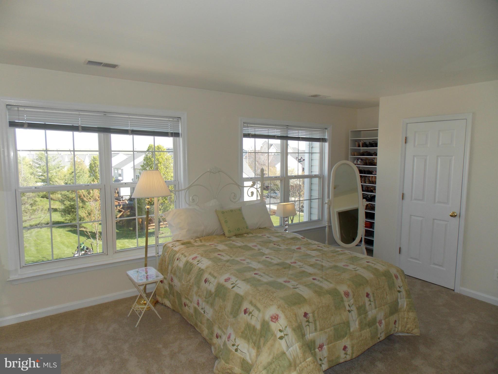 LOUDOUN PARKWAY CENTER - Residential