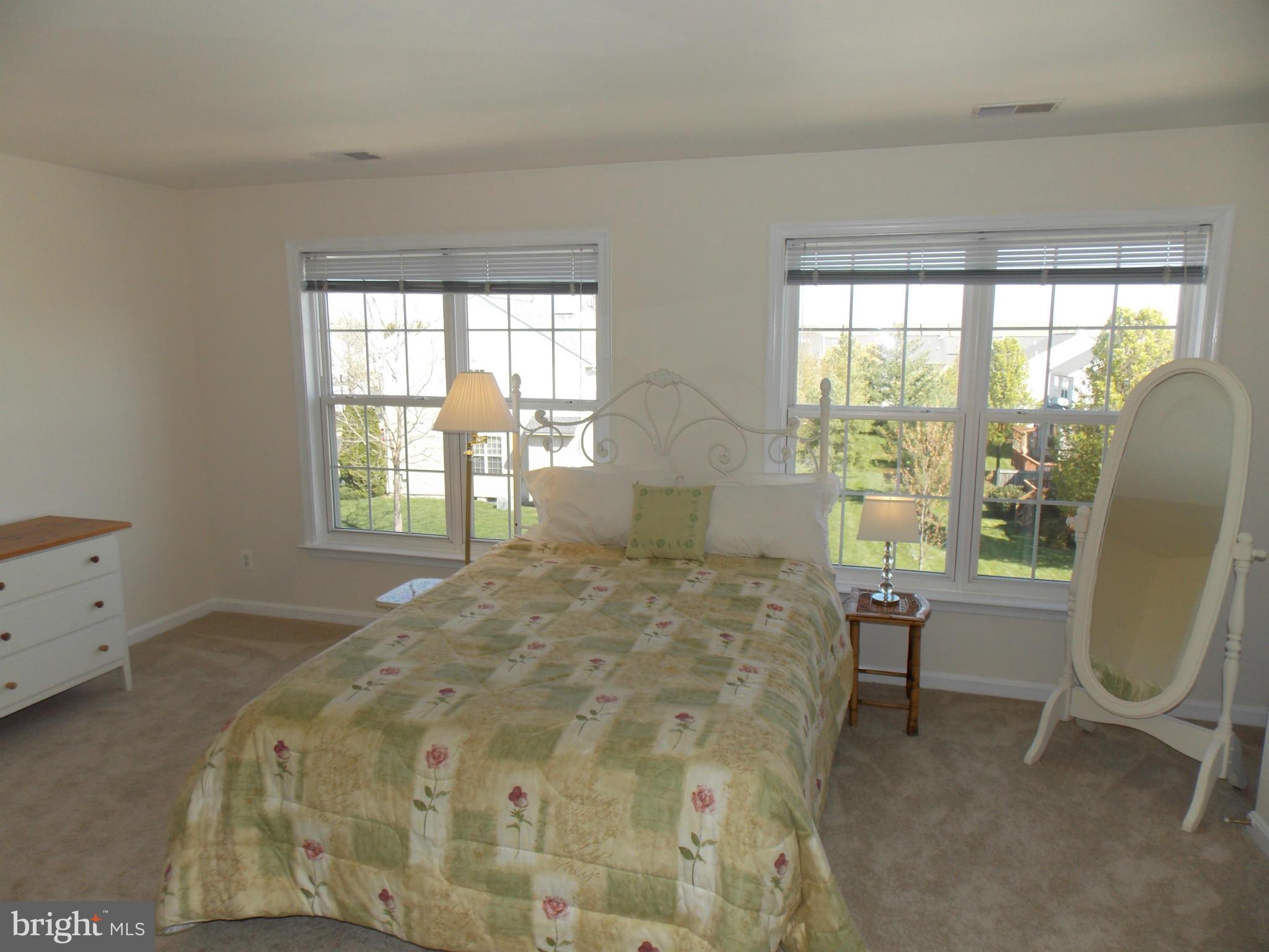 LOUDOUN PARKWAY CENTER - Residential