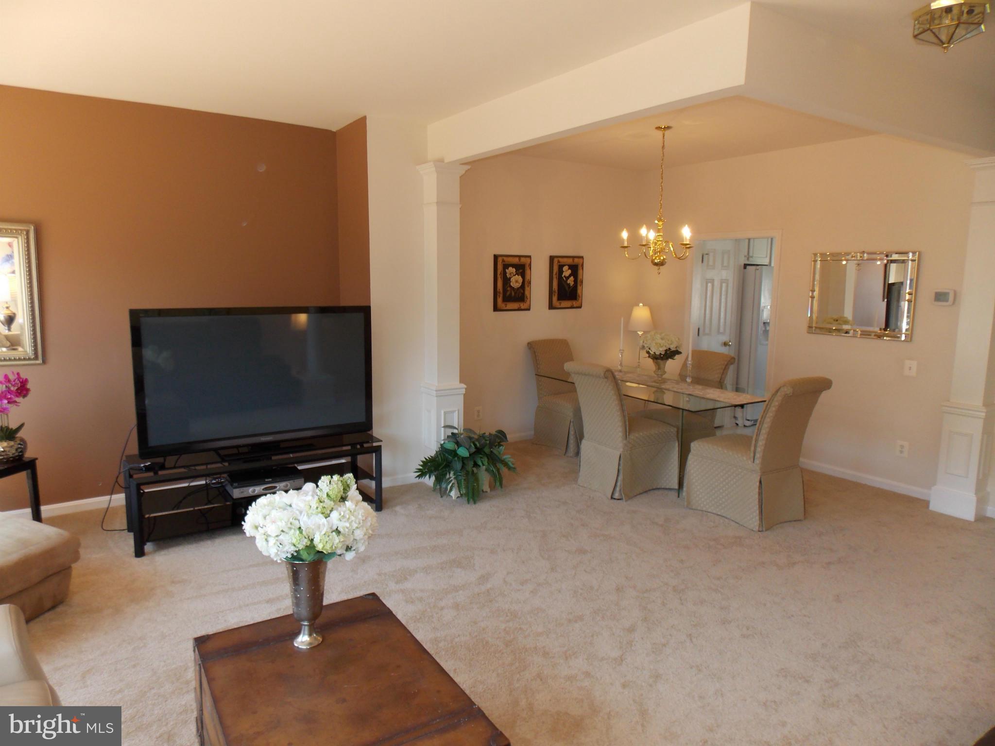 LOUDOUN PARKWAY CENTER - Residential