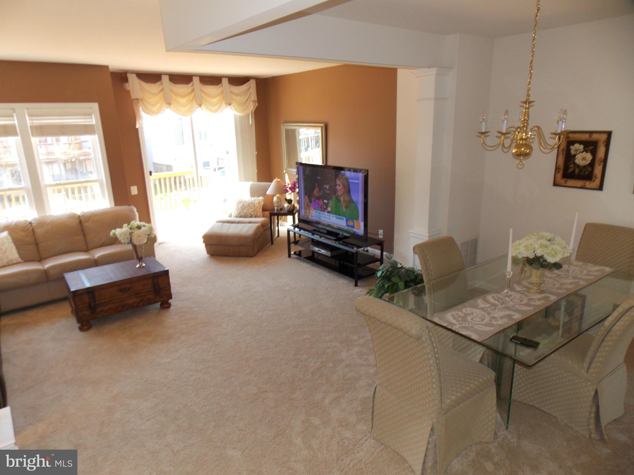 LOUDOUN PARKWAY CENTER - Residential