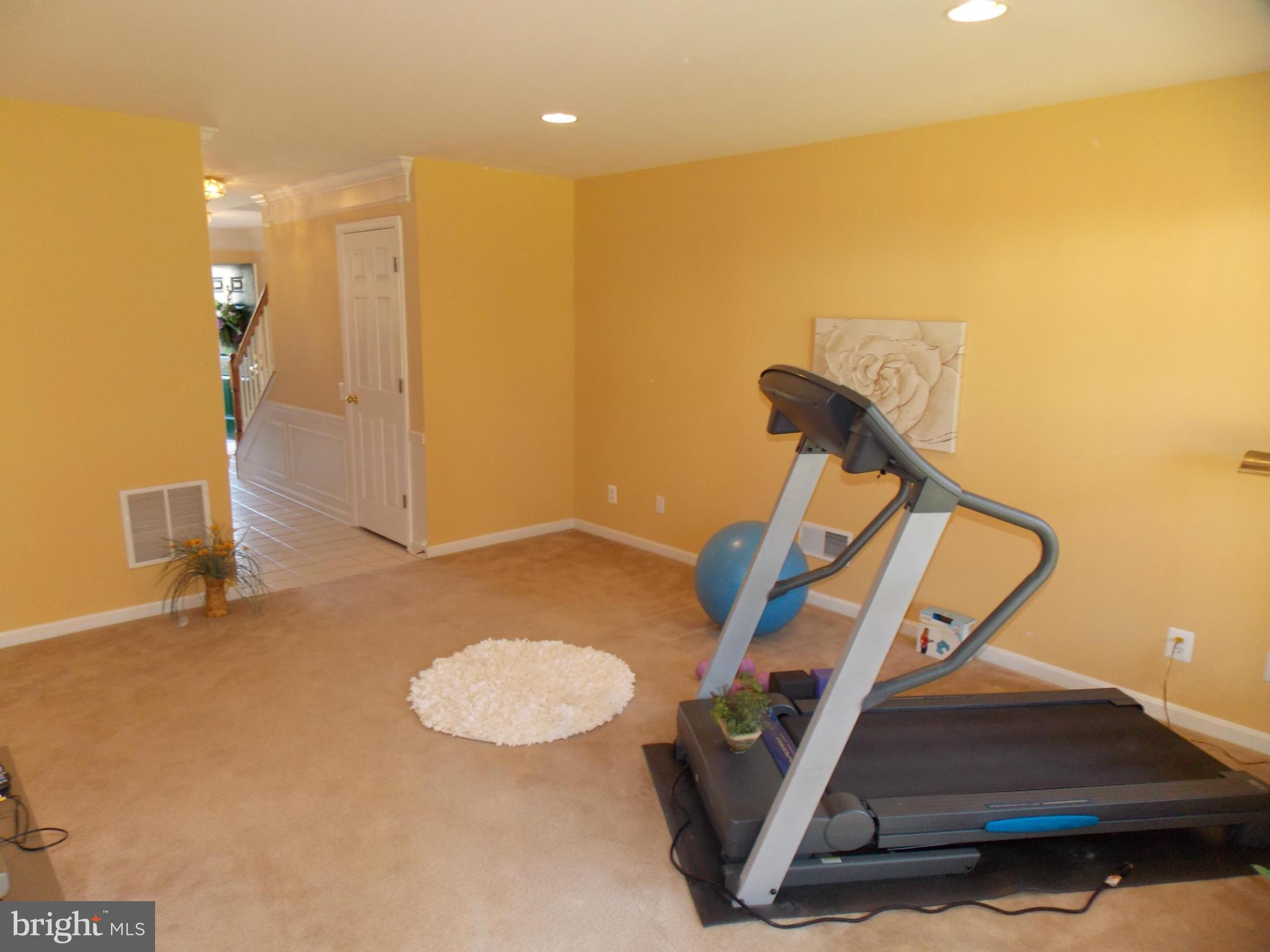 LOUDOUN PARKWAY CENTER - Residential