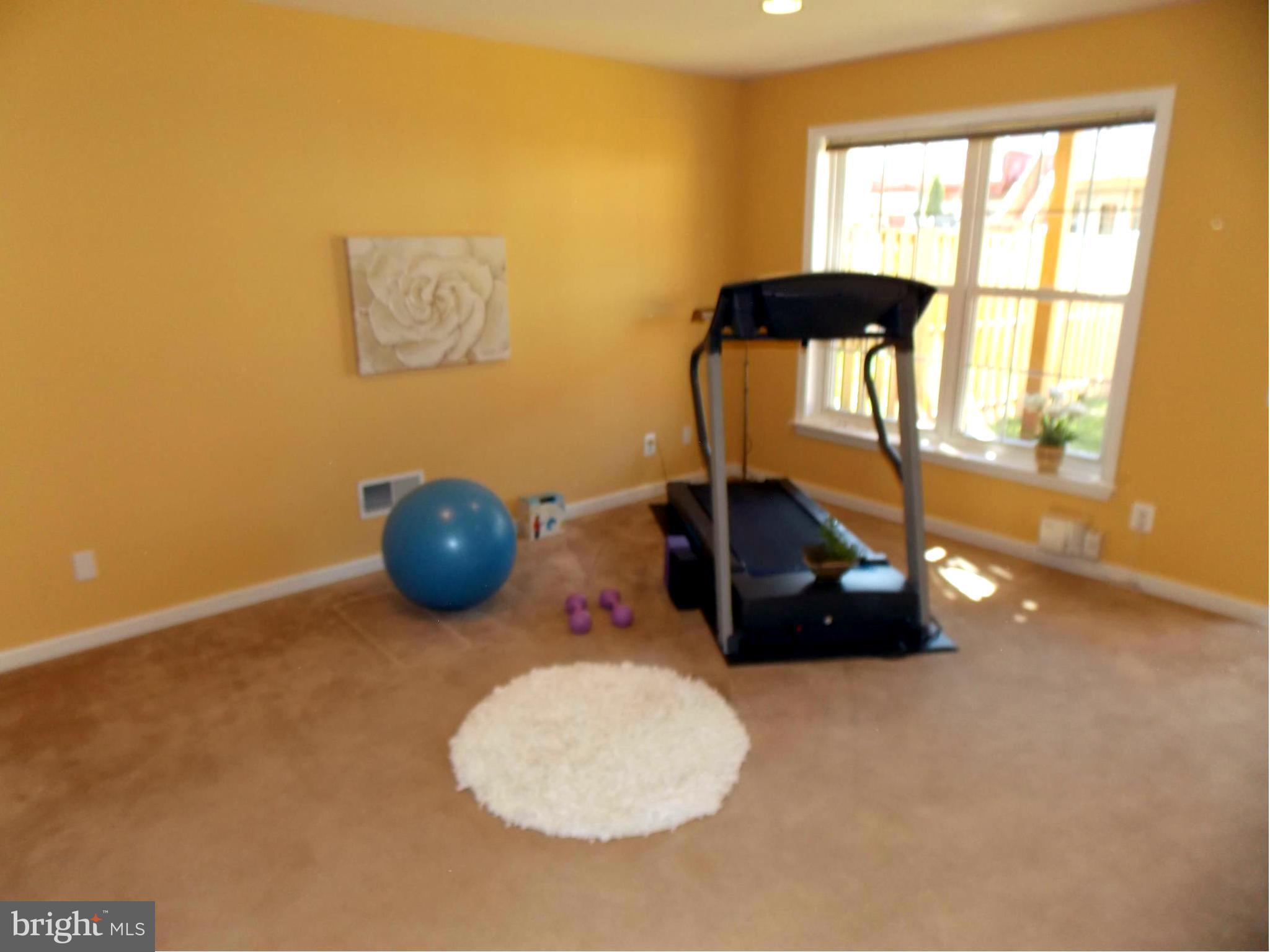 LOUDOUN PARKWAY CENTER - Residential