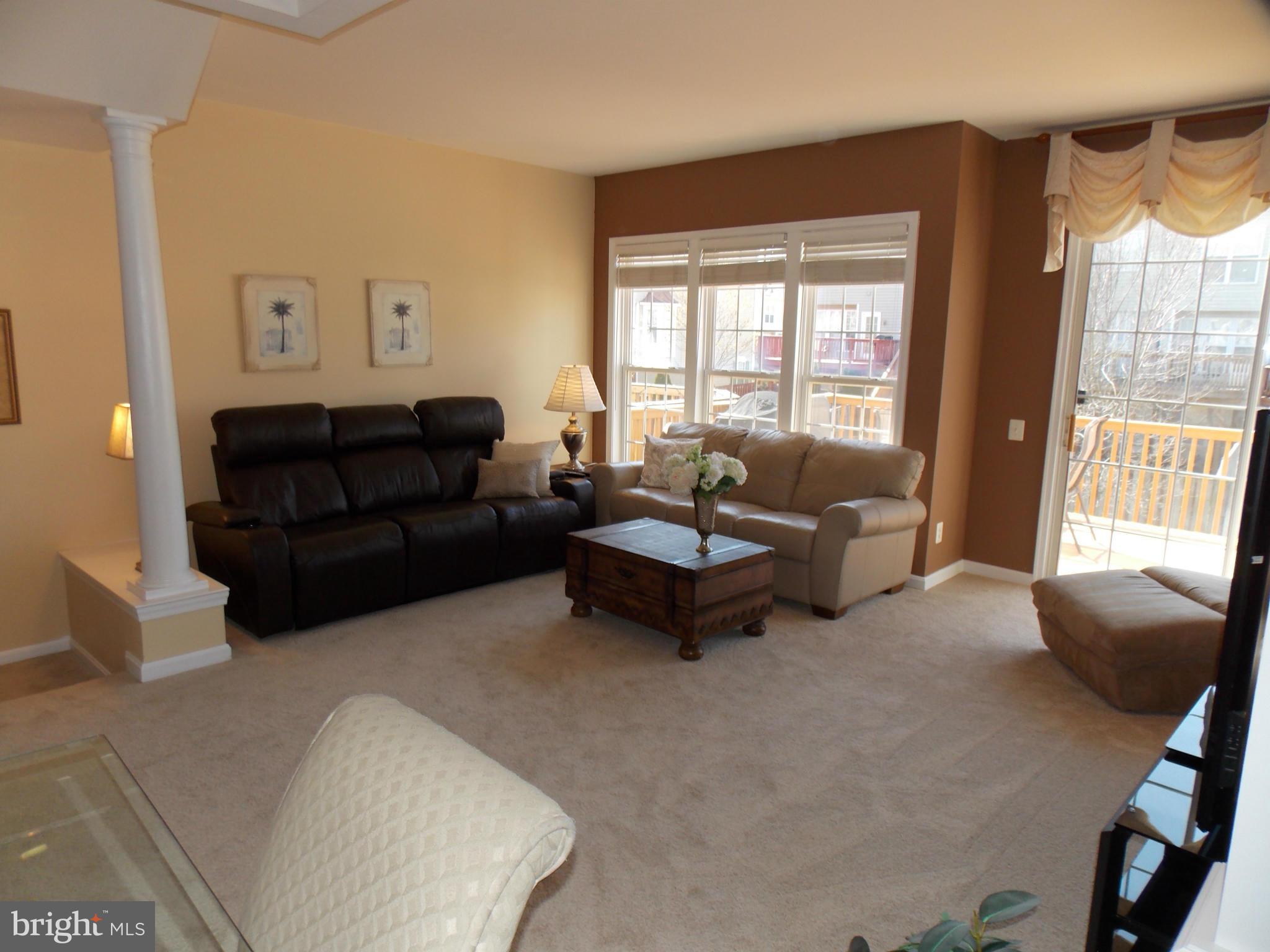 LOUDOUN PARKWAY CENTER - Residential