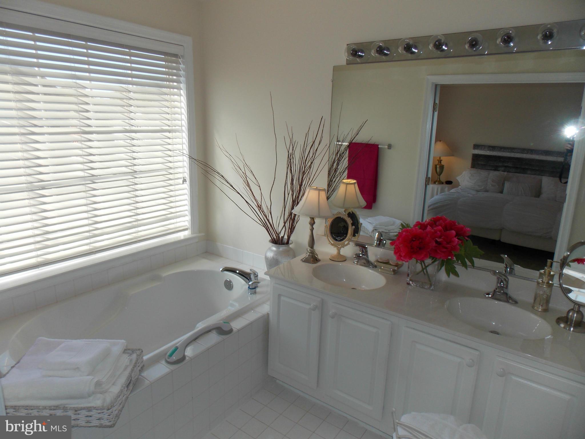 LOUDOUN PARKWAY CENTER - Residential