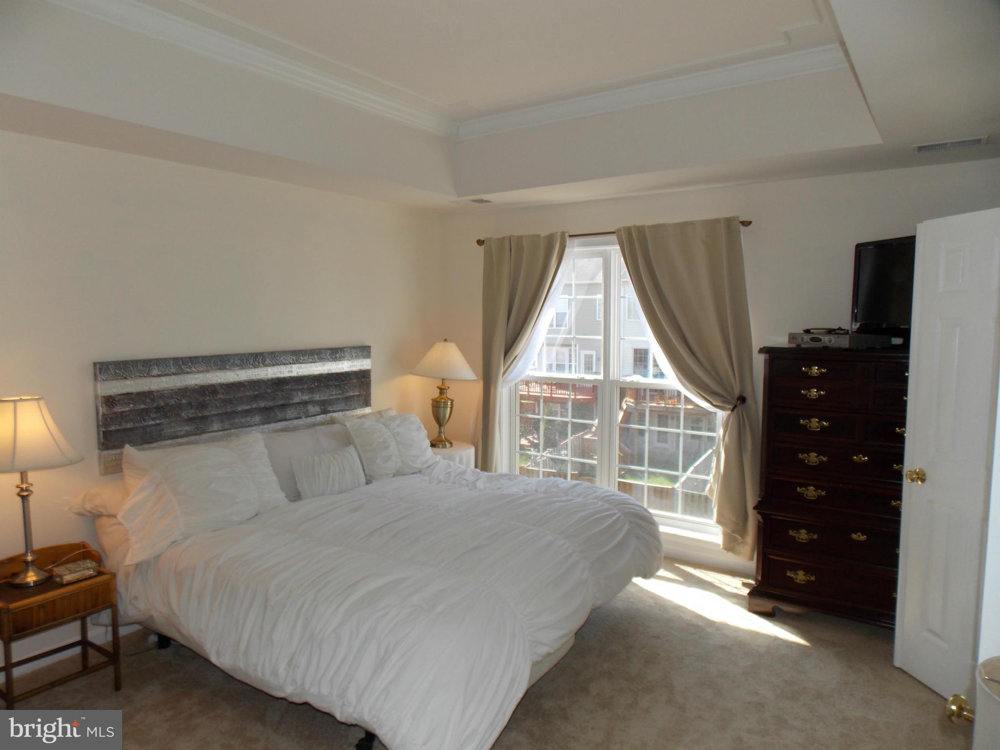 LOUDOUN PARKWAY CENTER - Residential