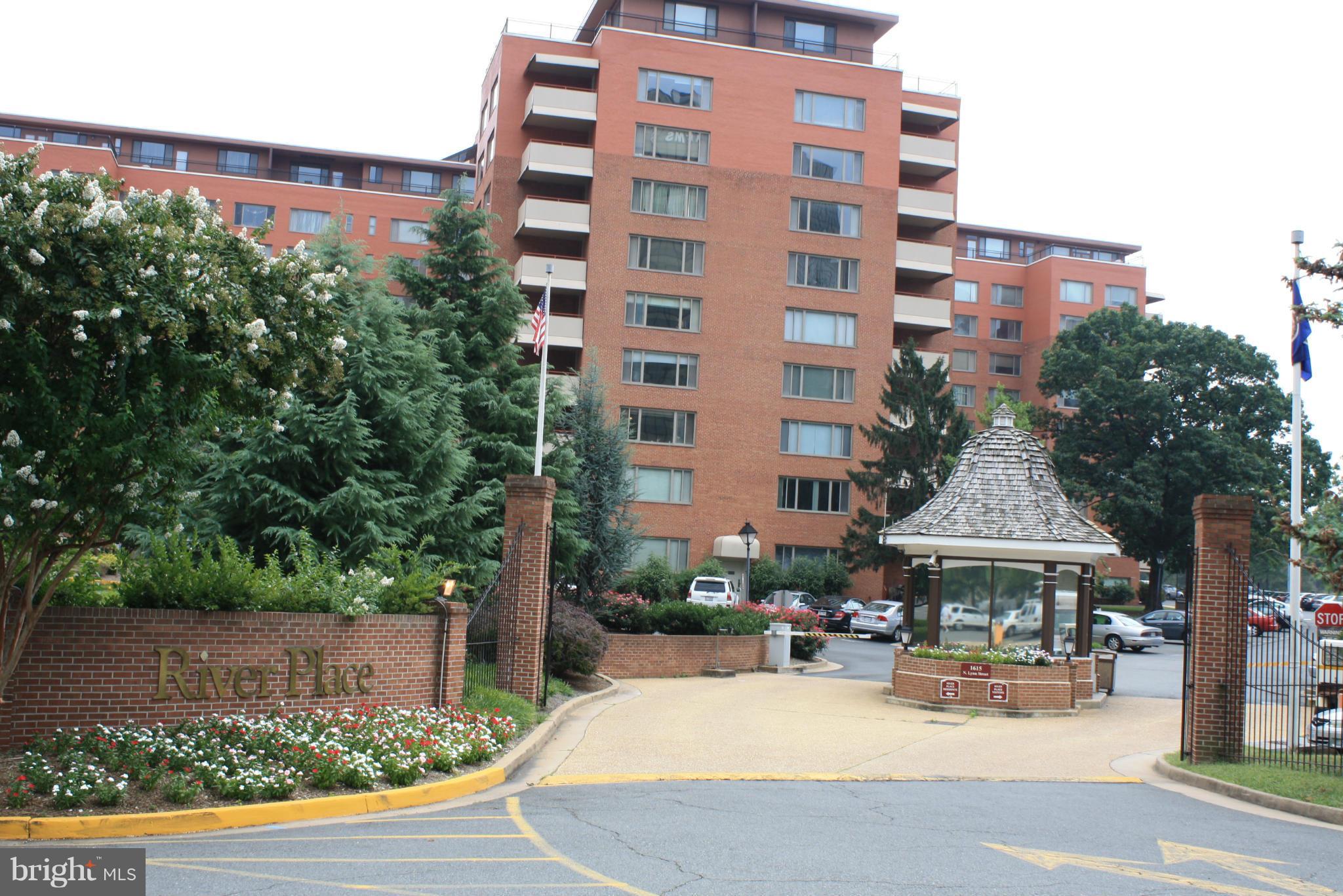 RIVER PLACE - Residential Lease