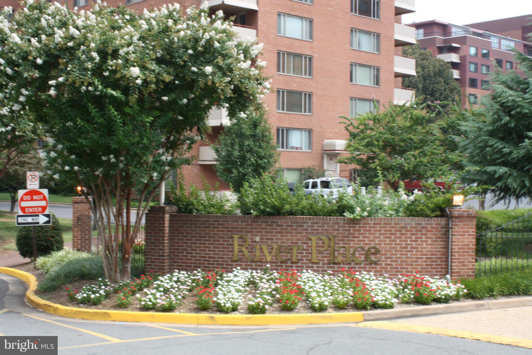 RIVER PLACE - Residential Lease