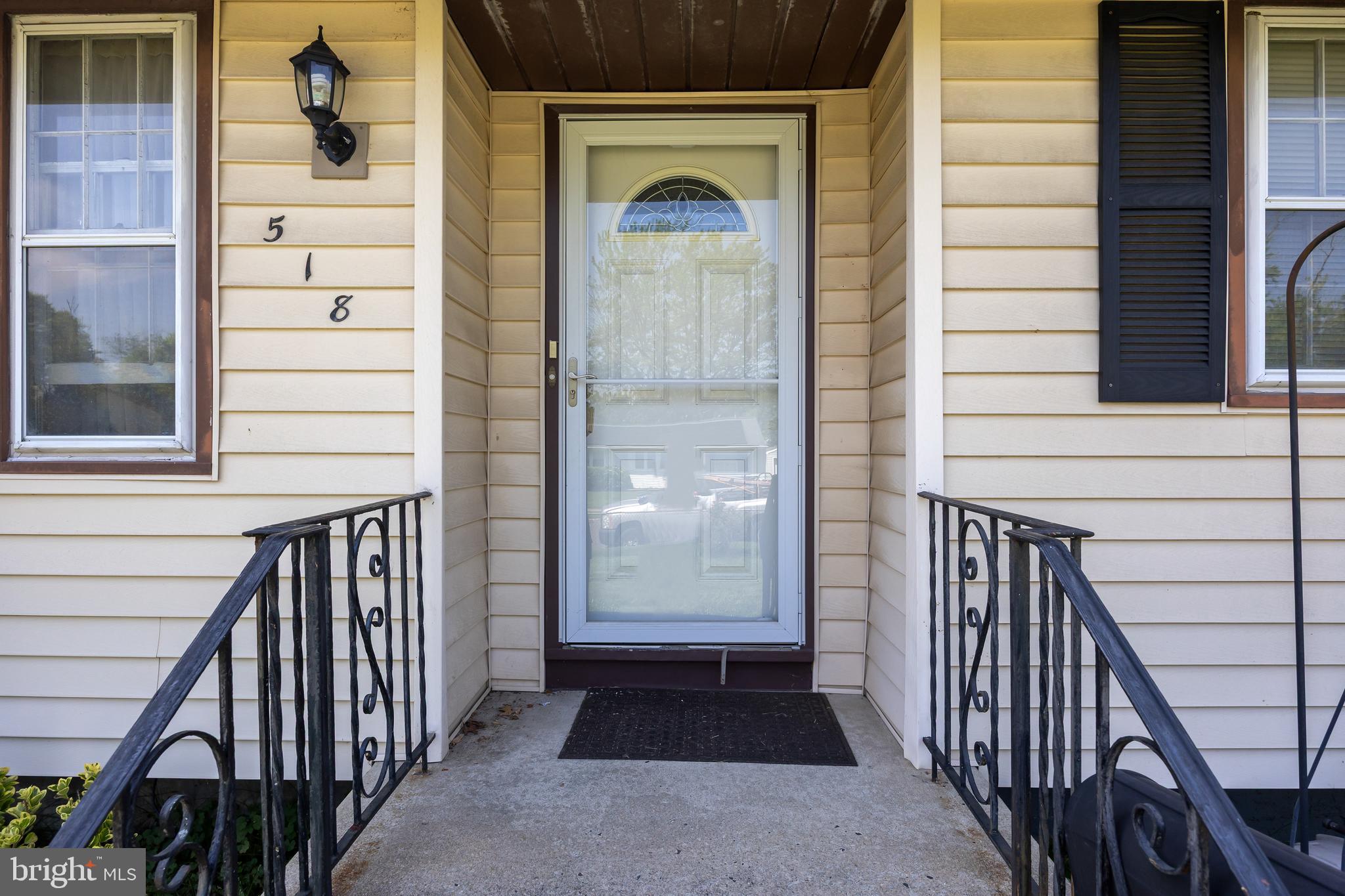 518 CARVER COURT