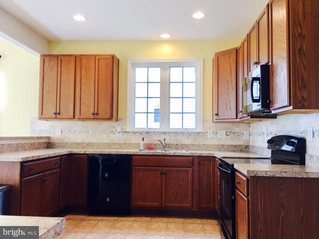 LAKELAND PLACE - Residential