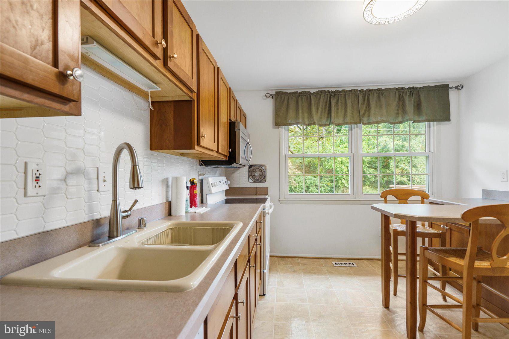 CROMWELL VALLEY - Residential Lease