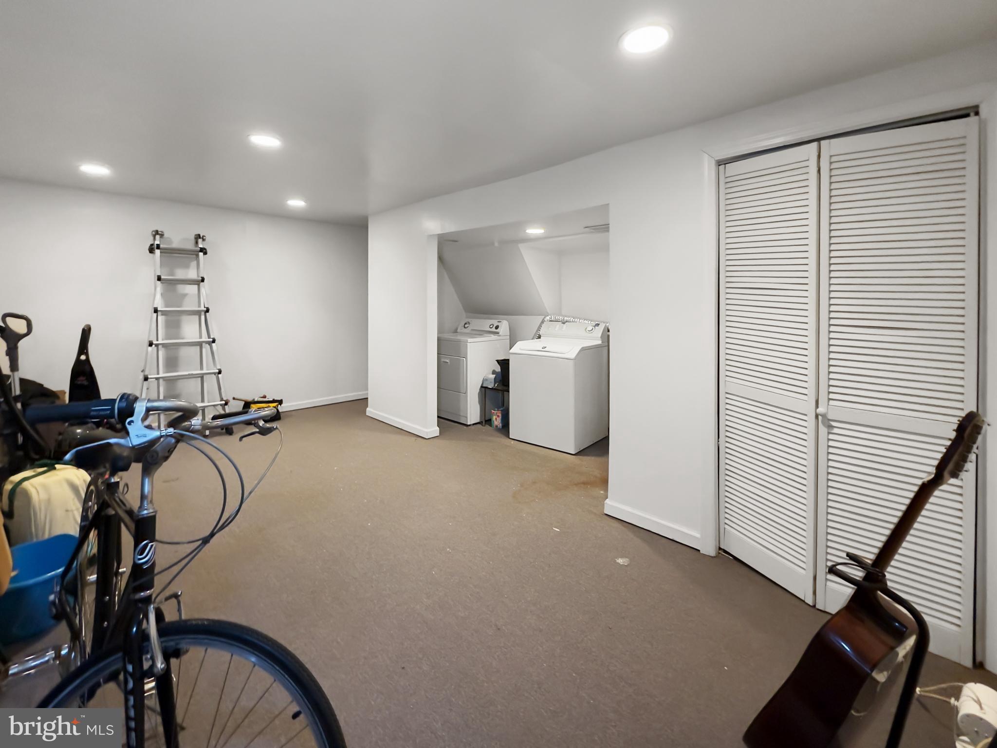 POINT OF WOODS - Residential