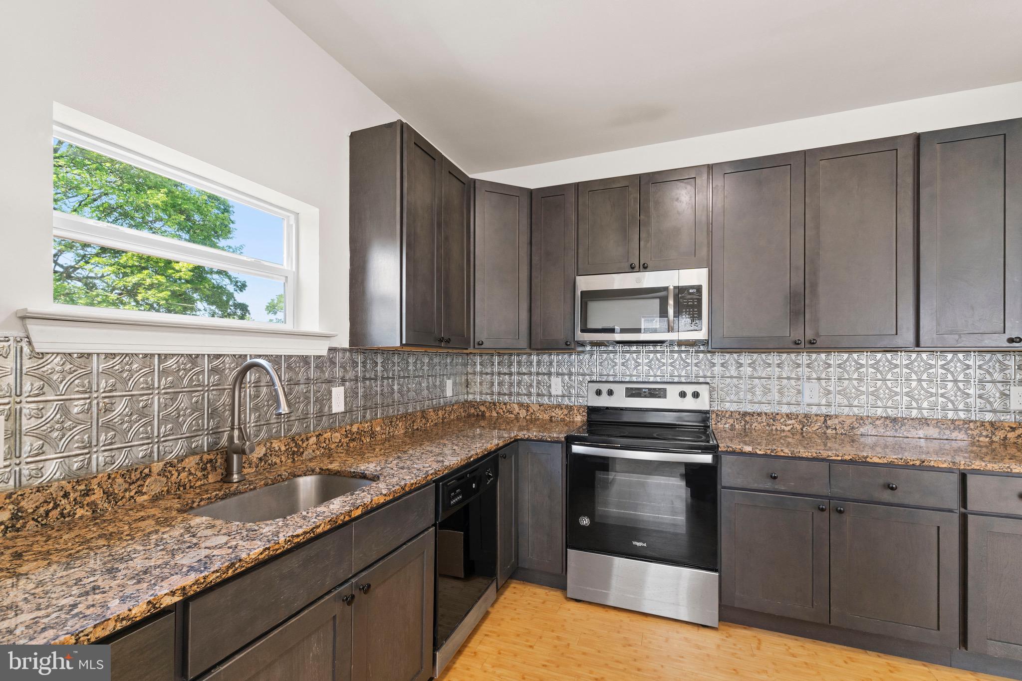 271 W FAIRVIEW STREET